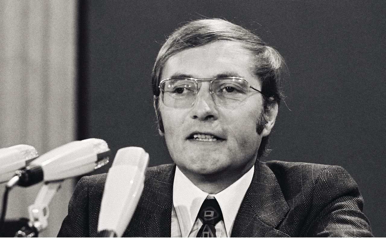 Rudolf Augstein spricht auf dem 23. FDP-Parteitag in Freiburg am 23.10.1973 - augstein-rudolf_foto_LEMO-F-4-217_bbst
