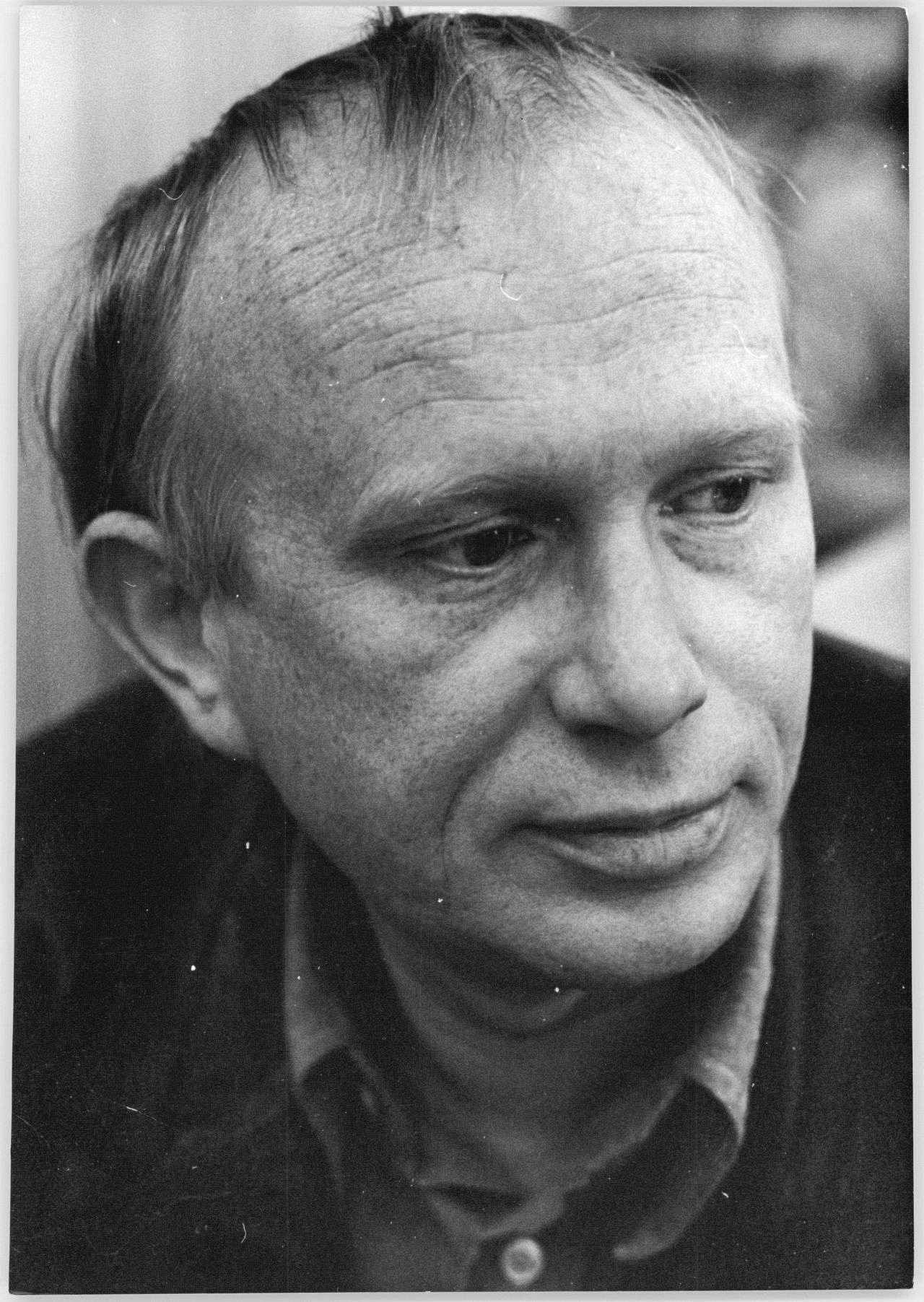 Porträtfoto des DDR-Lyrikers Heinz Kahlau, 1976.