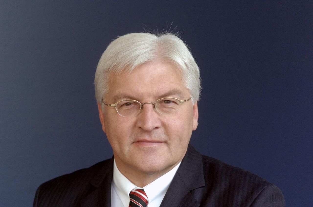 Offizielles Porträt von Frank-Walter Steinmeier, Chef des Bundeskanzleramtes (1999-2005) und Bundesminister des Auswärtigen (2005-2009).