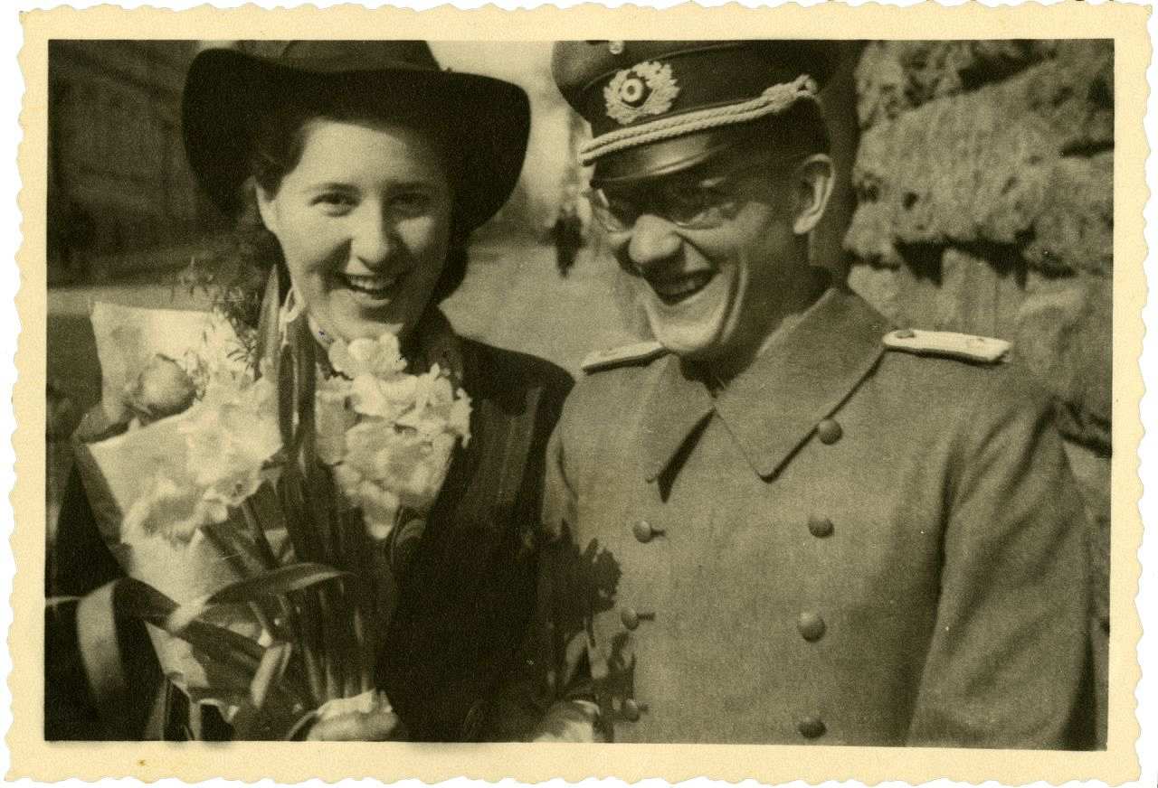 Foto der Hochzeit am 19. März 1943 von Helmut und Eva-Maria Beschke, geb. Bley.