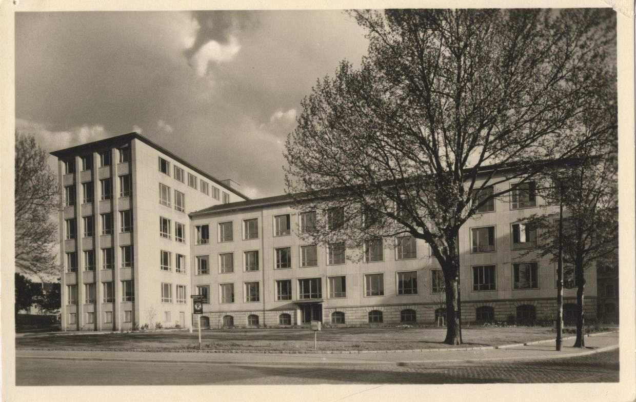 Ein Foto des Zeitzeugen Willi Maslankowski, das die staatliche Ingenieurschule Aachen in den 1970er Jahren zeigt.