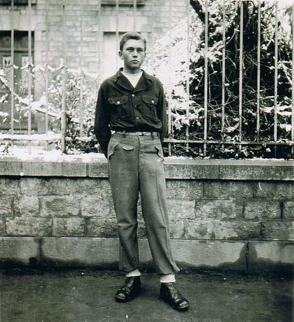 Fotografie des Zeitzeugen Alfred Misselhorn als Kriegsgefangener in Combourg, 1946