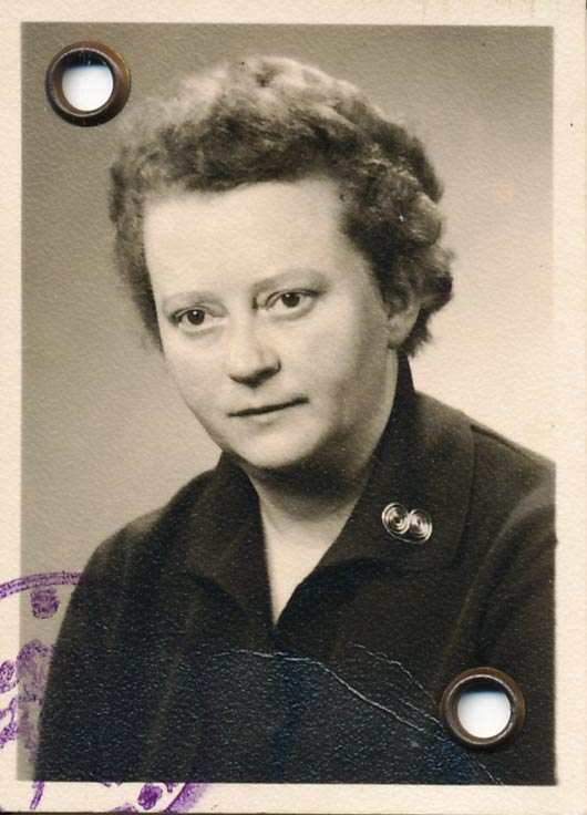 Foto aus dem Personalausweis von Sigrid Otto, 1950.