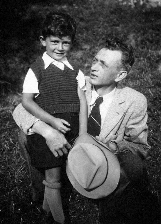 Fotografie des Zeitzeugen Josef Ullrich als Kind mit seinem Vater, 1940er.
