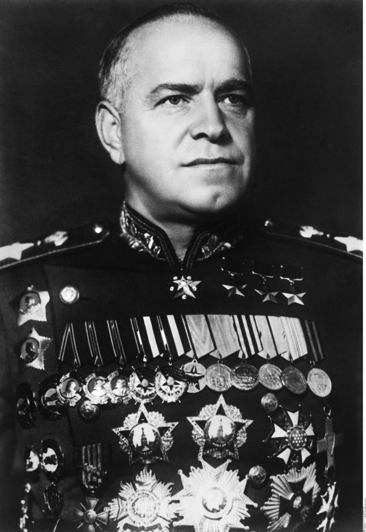 Porträtfoto von Georgij K. Schukow, Vorsitzender der sowjetischen Militäradministration, Juli/August 1945