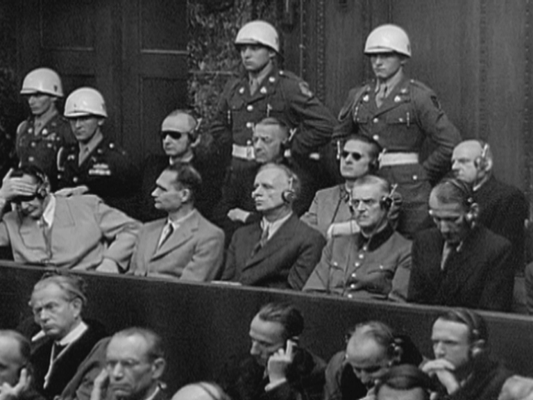 Der Internationale Militärgerichtshof in Nürnberg verkündet die Urteile gegen die angeklagten Hauptkriegsverbrecher. 