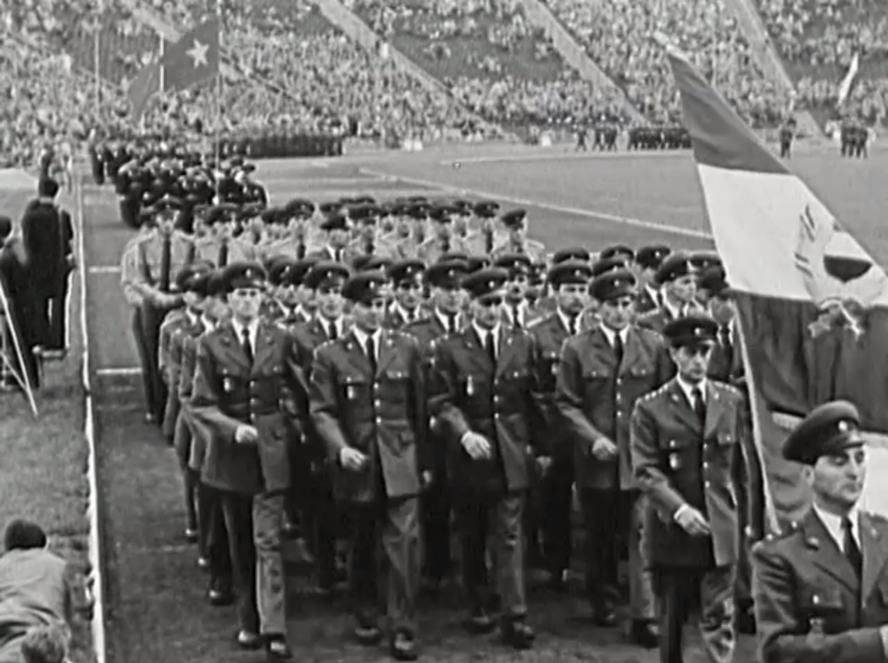Ausschnitte aus Wochenschau-Berichten der DDR über die militärische Zusammenarbeit im Warschauer Pakt.