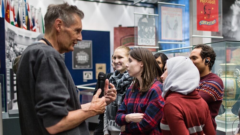 A tour guide speaking to a group at Haus der Geschichte