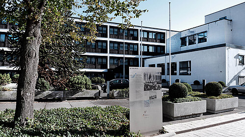 Foto Außenansicht Bundesrat im Nordflügel des Bundeshauses in Bonn, (c) Stiftung Haus der Geschichte/Benjamin Westhoff