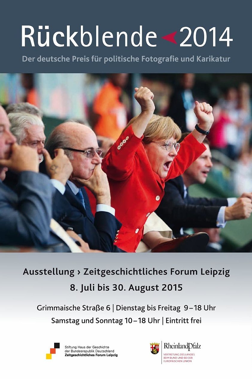 Plakat zur Ausstellung Rückblende 2014. Der deutsche Preis für politische Fotografie und Karikatur