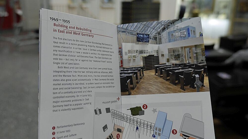 Guide in the exhibition Guide in the exhibition