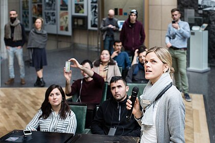Begleitung im Bundestagsgestühl Begleitung im Bundestagsgestühl