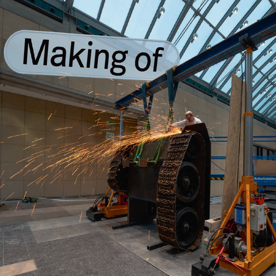 Einblick in die Arbeiten an der neuen Dauerausstellung in Bonn In der Ausstellungshalle arbeitet ein Mann an einem Ausstellungsstück mit Panzerketten, wobei Funken sprühen
