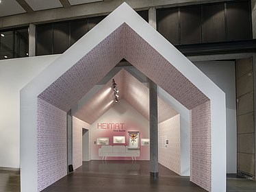 Eingang Wechselausstellung "Heimat. Eine Suche", (c) Marlitt Schulz, Stiftung Haus der Geschichte der Bundesrepublik Deutschland