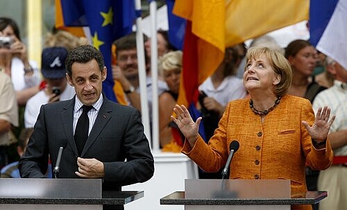 Nicolas Sarkozy und Angela Merkel, Foto: Daniel Karmann (dpa)