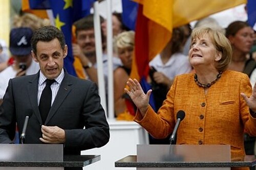 Nicolas Sarkozy und Angela Merkel, Foto: Daniel Karmann (dpa)