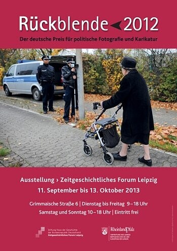 Ausstellungsplakat Rückblende 2012. Der deutsche Preis für politische Fotografie und Karikatur