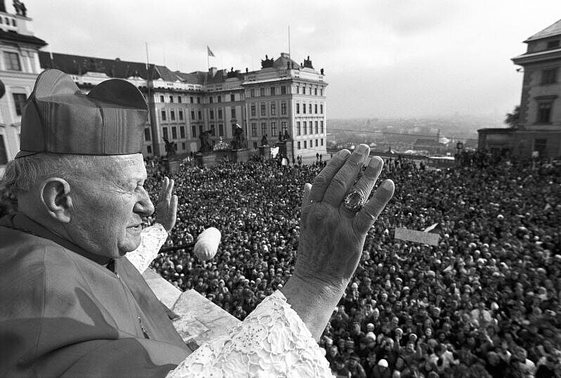 Photograph ‘Cardinal Tomasek in front of Prague Castle’