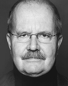 Portraitfoto des Autors und Historikers Prof. Dr. Rainer Eckert