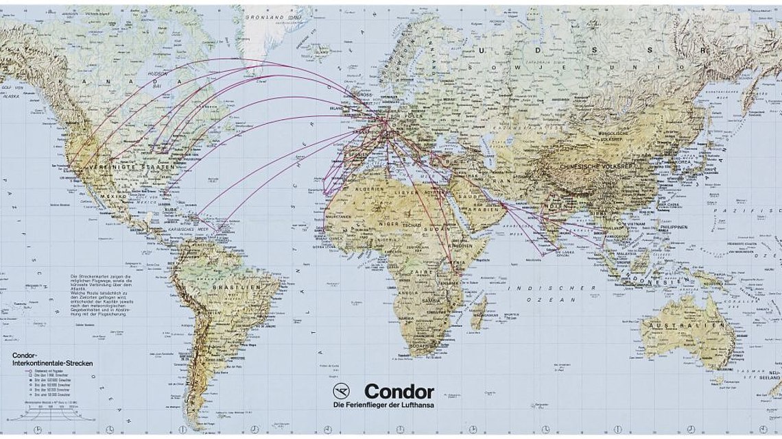 Weltkarte auf der das Streckennetz der Fluggesellschaft Condor abgebildet ist. 