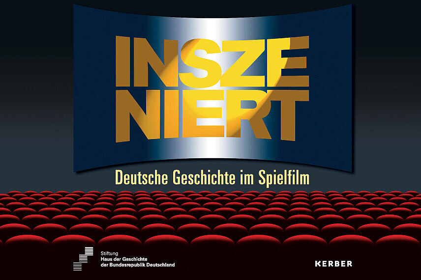 Auf dem Cover ist die Grafik eines Kinosaals mit roten Sitzreihen, auf der Leinwand steht der Titel der Ausstellung