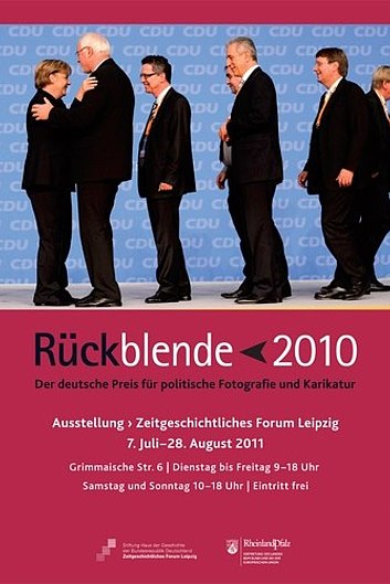 Ausstellungsplakat Rückblende 2011. Der deutsche Preis für politische Fotografie und Karikatur