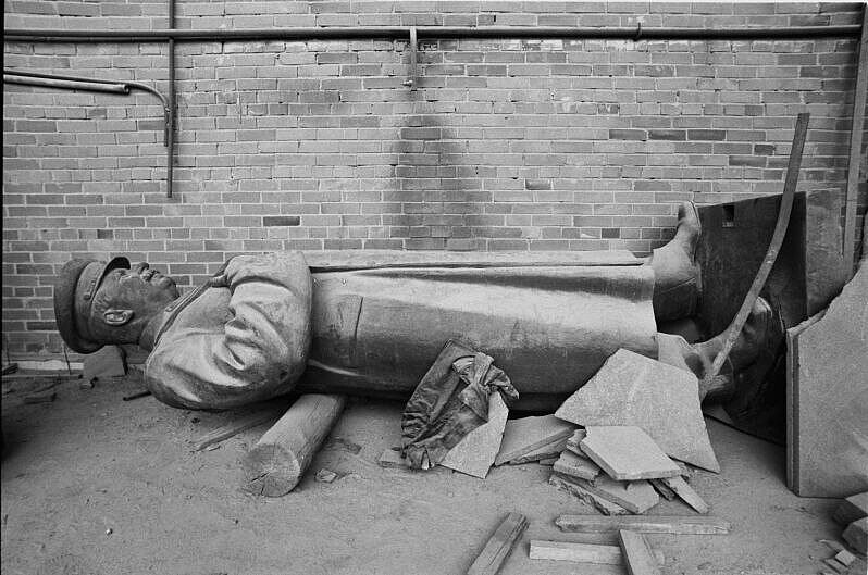 Fotografie 'Umgestürzter Stalin in Vilnius'