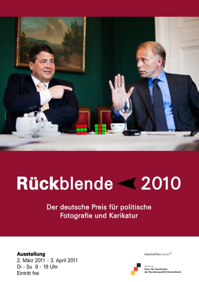 Ausstellungsplakat Rückblende 2010. Der deutsche Preis für politische Fotografie und Karikatur