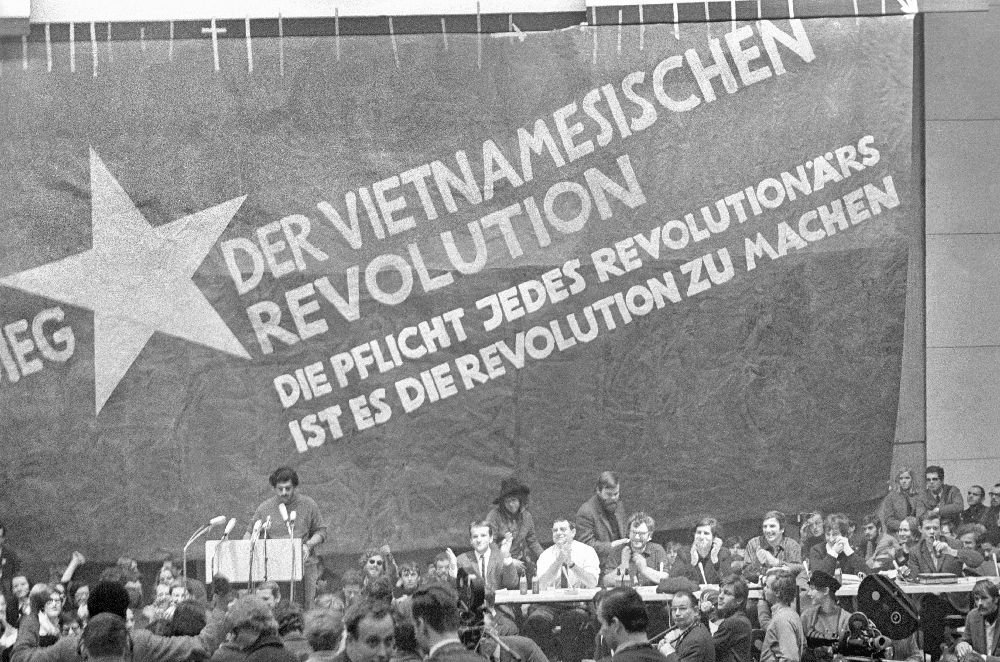 Tariq Ali spricht auf dem Vietnamkongress