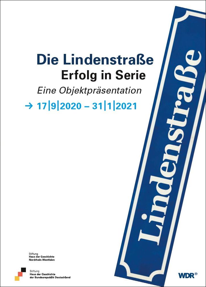 Plakat zur Lindenstraßen-Objektpräsentation mit dem blau-weißen Straßenschild auf weißem Hintergrund