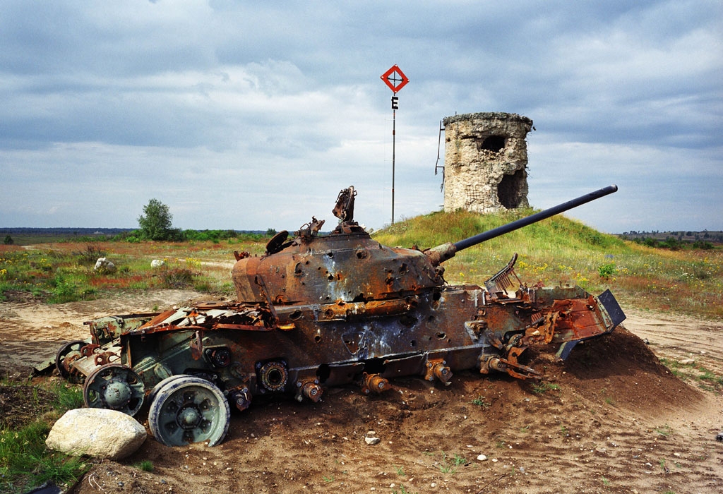 Deutschland, Altengrabow. Panzer auf einem ehemaligen Sowjetischen Truppenübungsplatz in Sachsen-Anhalt; 2004 Deutschland, Altengrabow. Panzer auf einem ehemaligen Sowjetischen Truppenübungsplatz in Sachsen-Anhalt; 2004