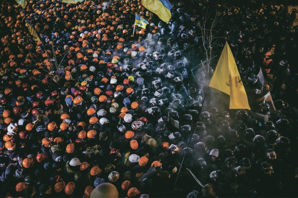 Konfrontation zwischen Demonstranten und Bereitschaftspolizei in Kiew.