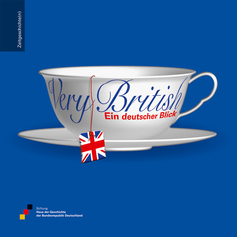 Buchcover mit Grafik einer weißen Teetasse und Aufdruck "Very British. Ein deutscher Blick", vor blauem Hintergrund