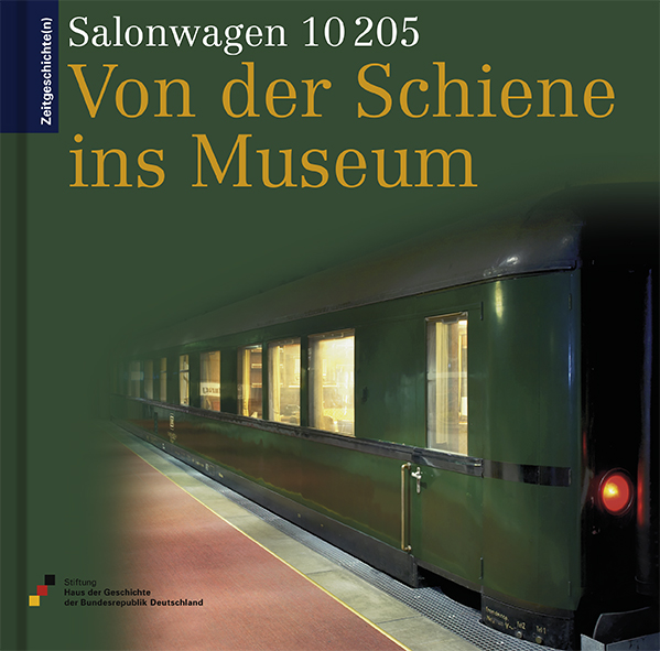 Buch mit einem Foto des dunkelgrünen Eisenbahnwagons auf dem Cover