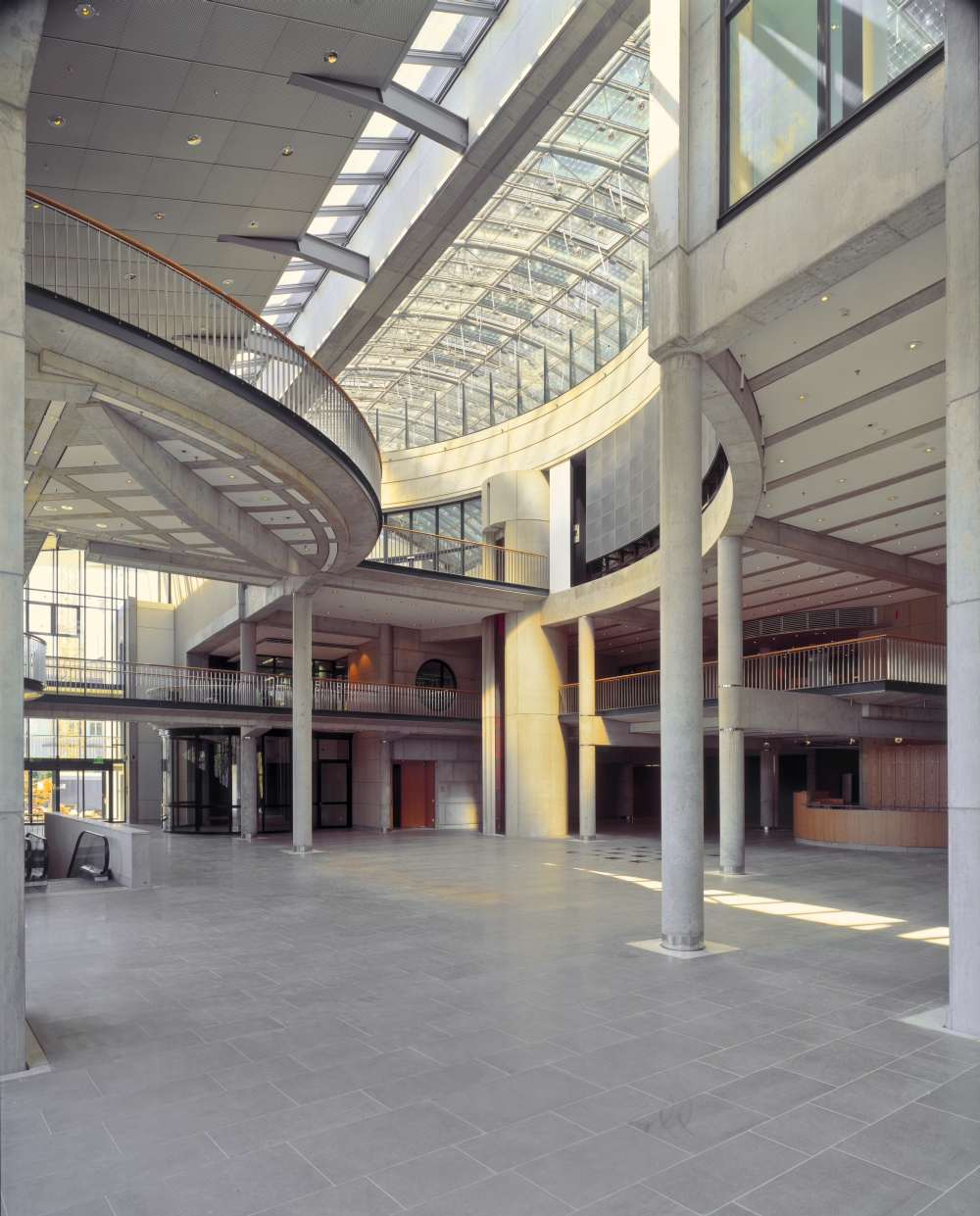 Blick in das baulich fertiggestellte, aber noch leere Museumsfoyer