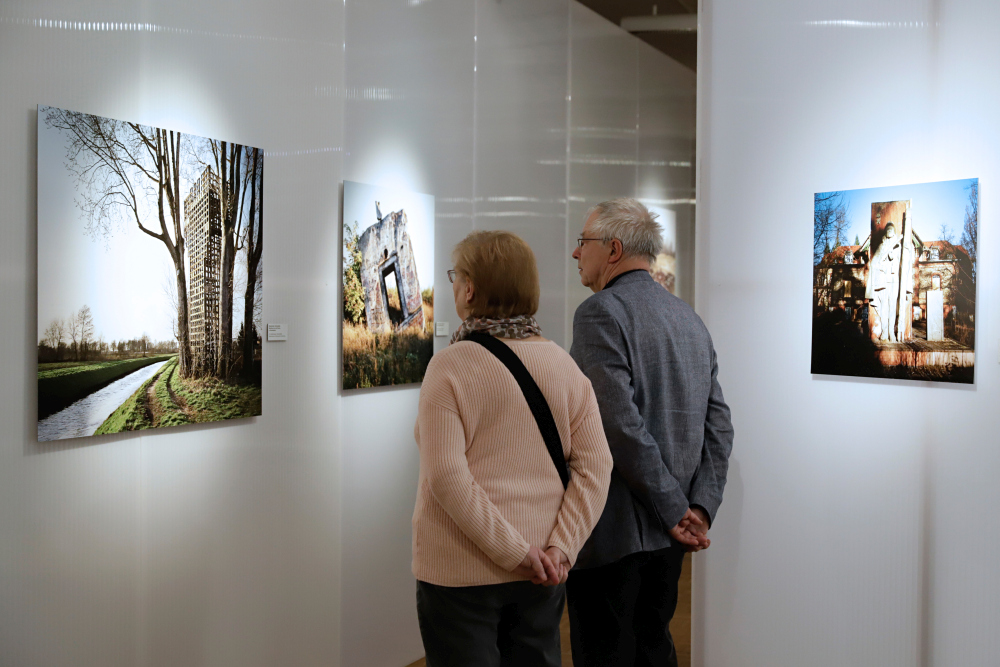 Besucher in der Ausstellung