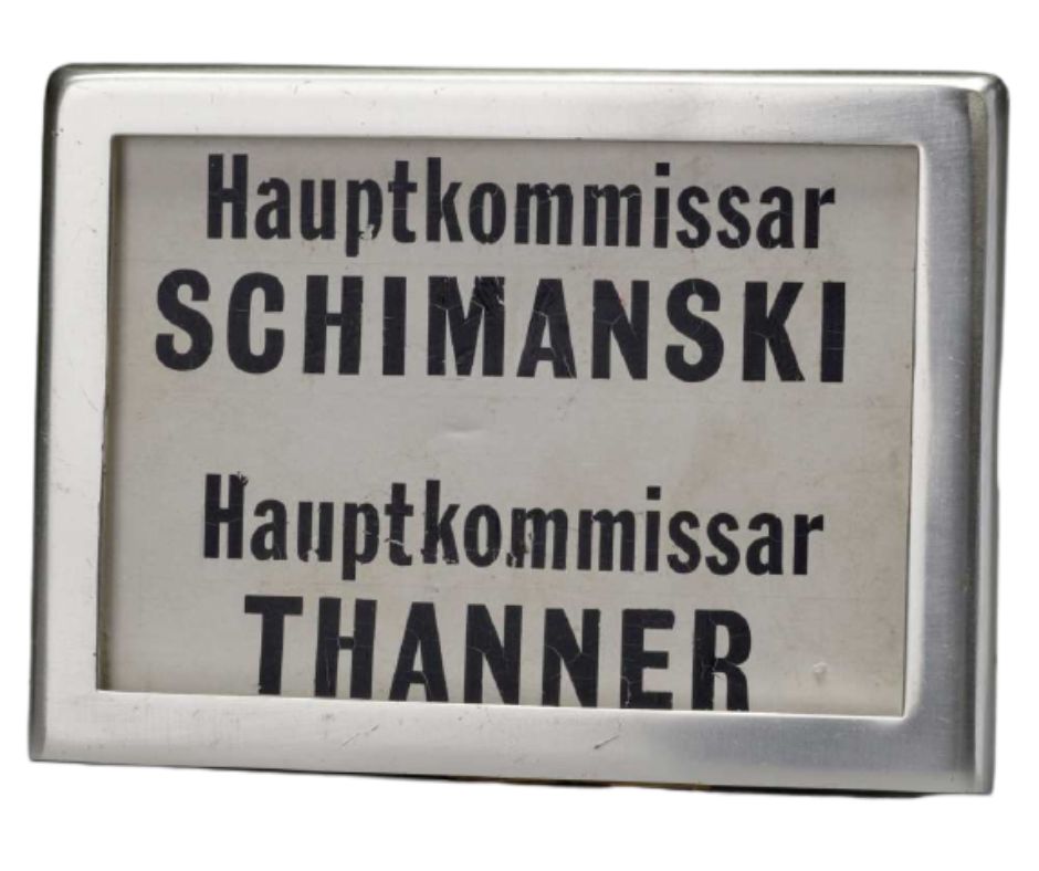 Büroschild für das legendäre Ermittlerteam im Duisburger "Tatort" aus den 1980er Jahren