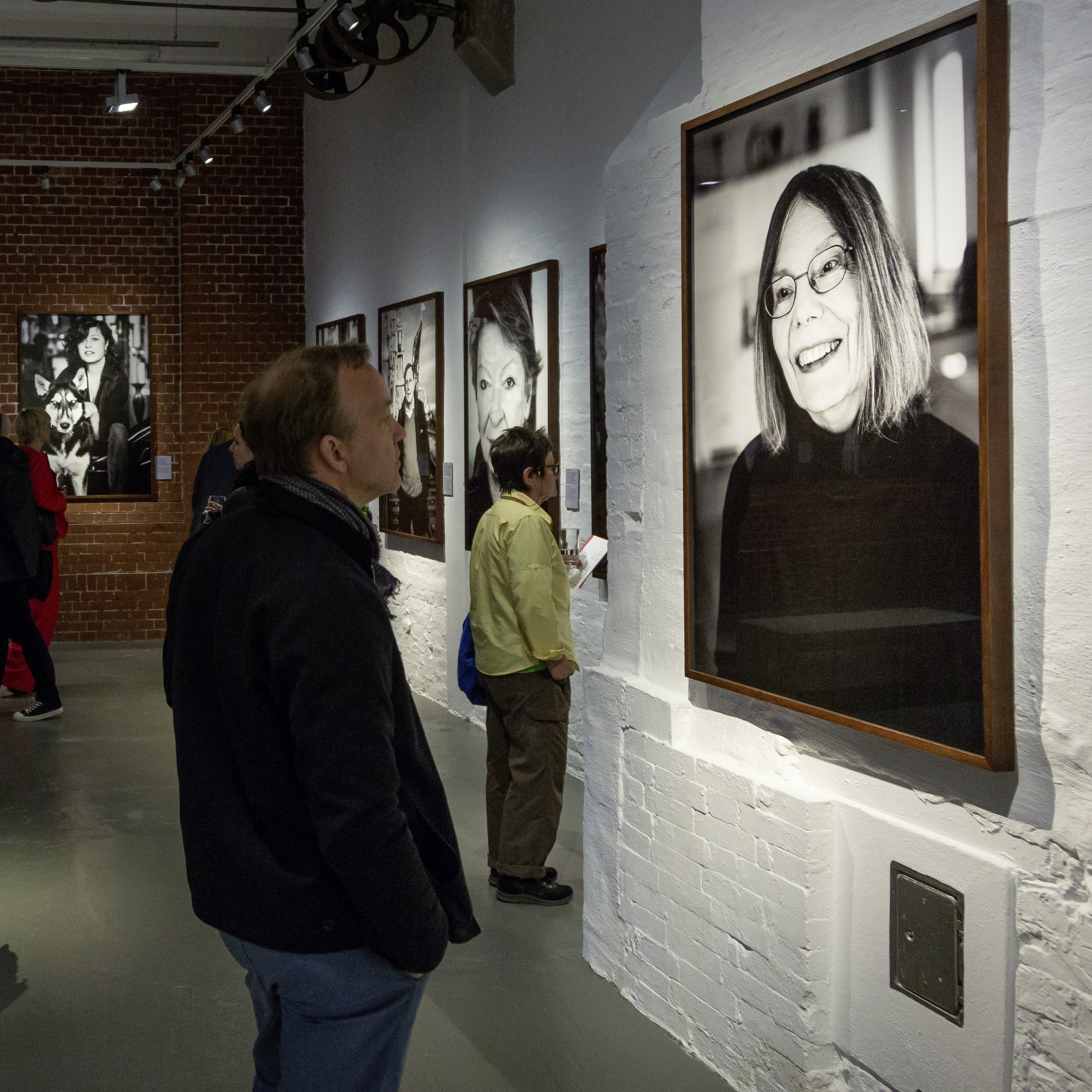 A visitor looks at a photo of Gretchen Dutschke