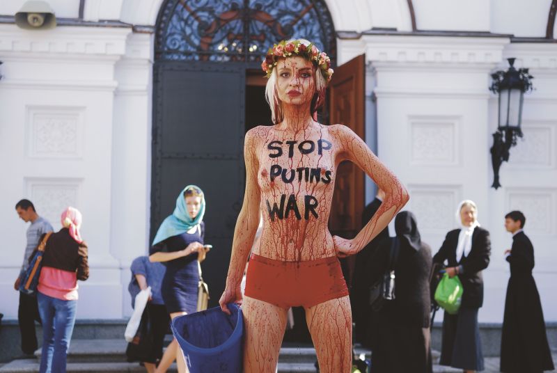 Aktivistin der Frauenbewegung FEMEN protestiert gegen den Einmarsch russischer Truppen Kyiv, 11. September 2014