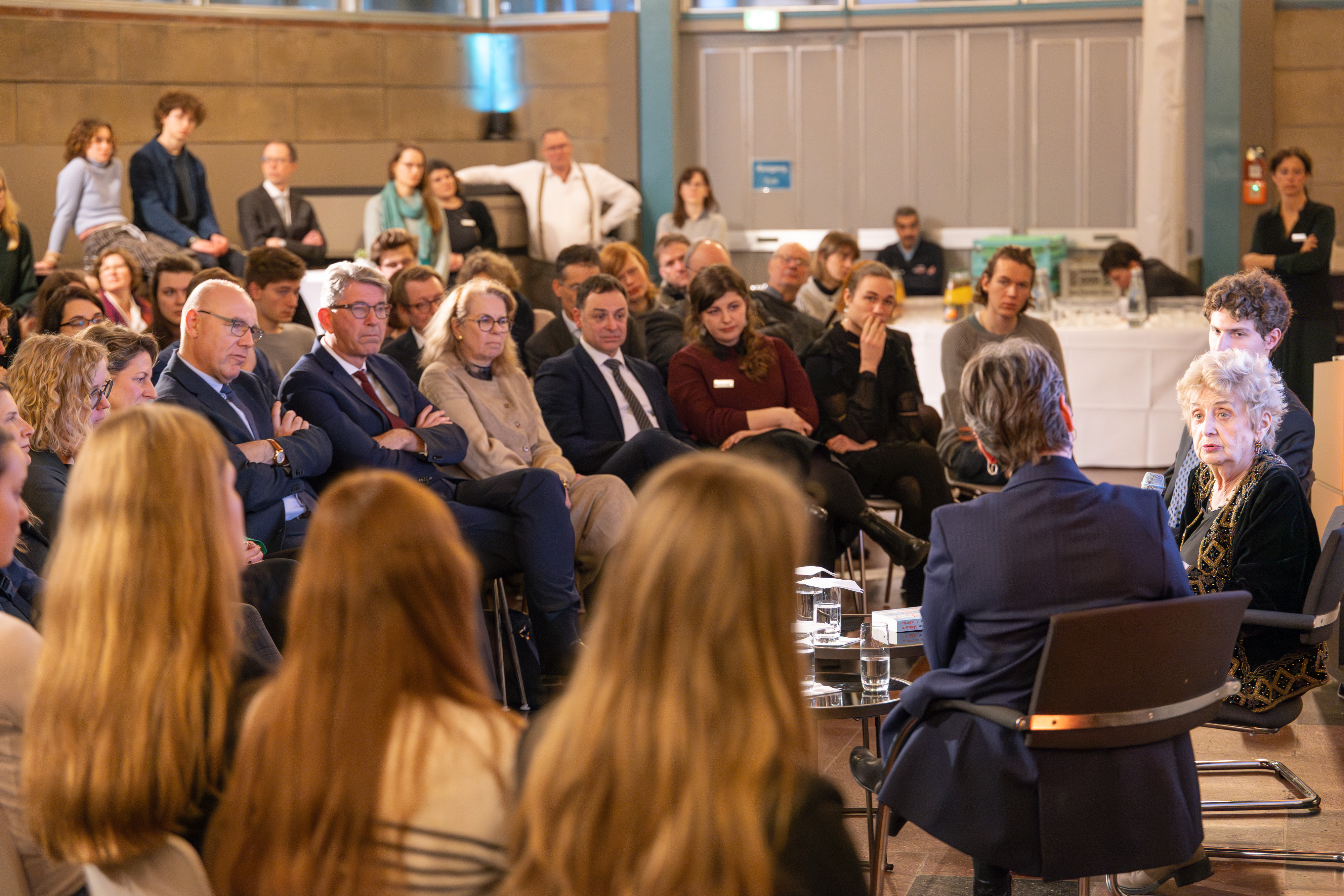 Publikum im Tränenpalast
