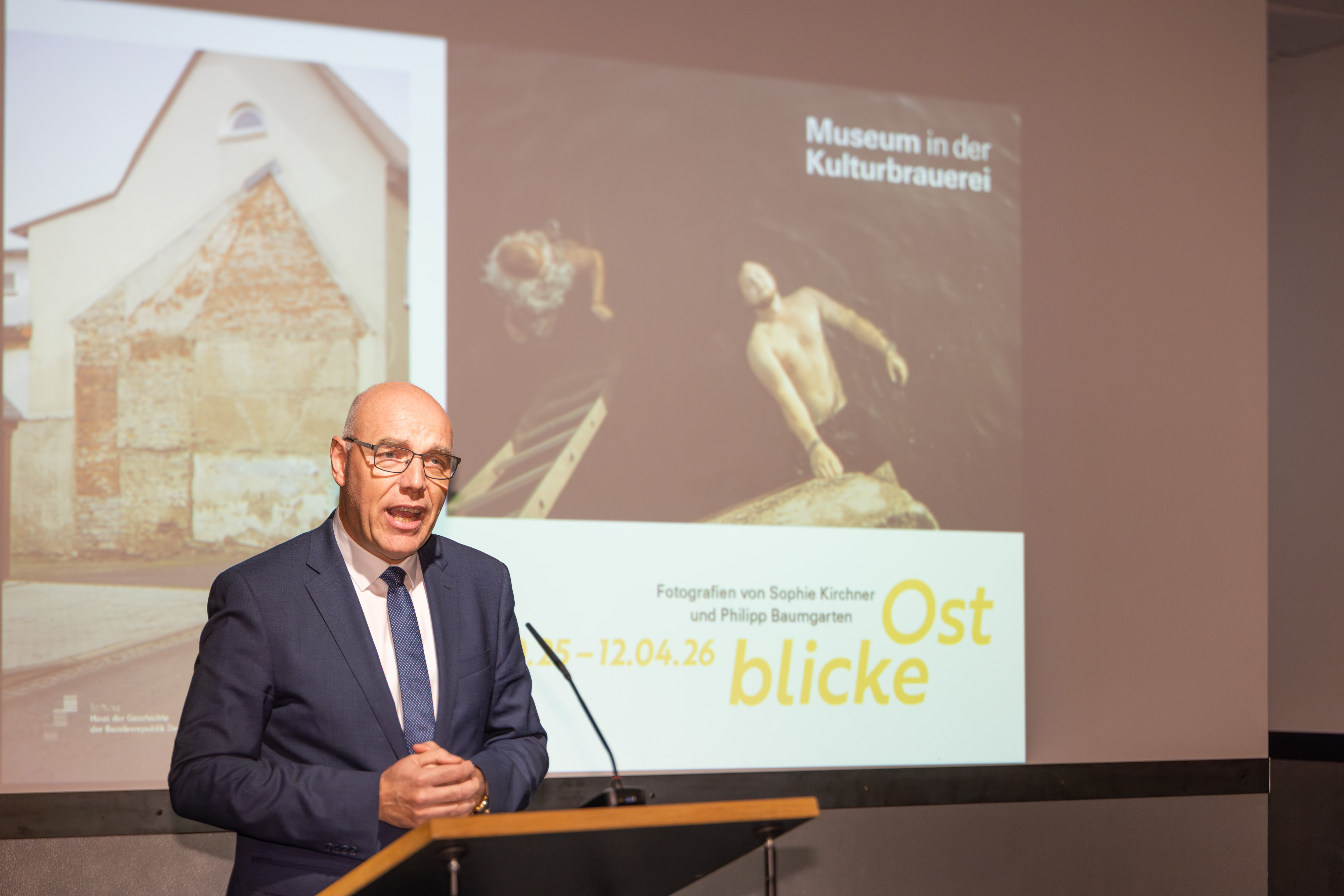 Harald Biermann eröffnet die Ausstellung "Ostblicke"
