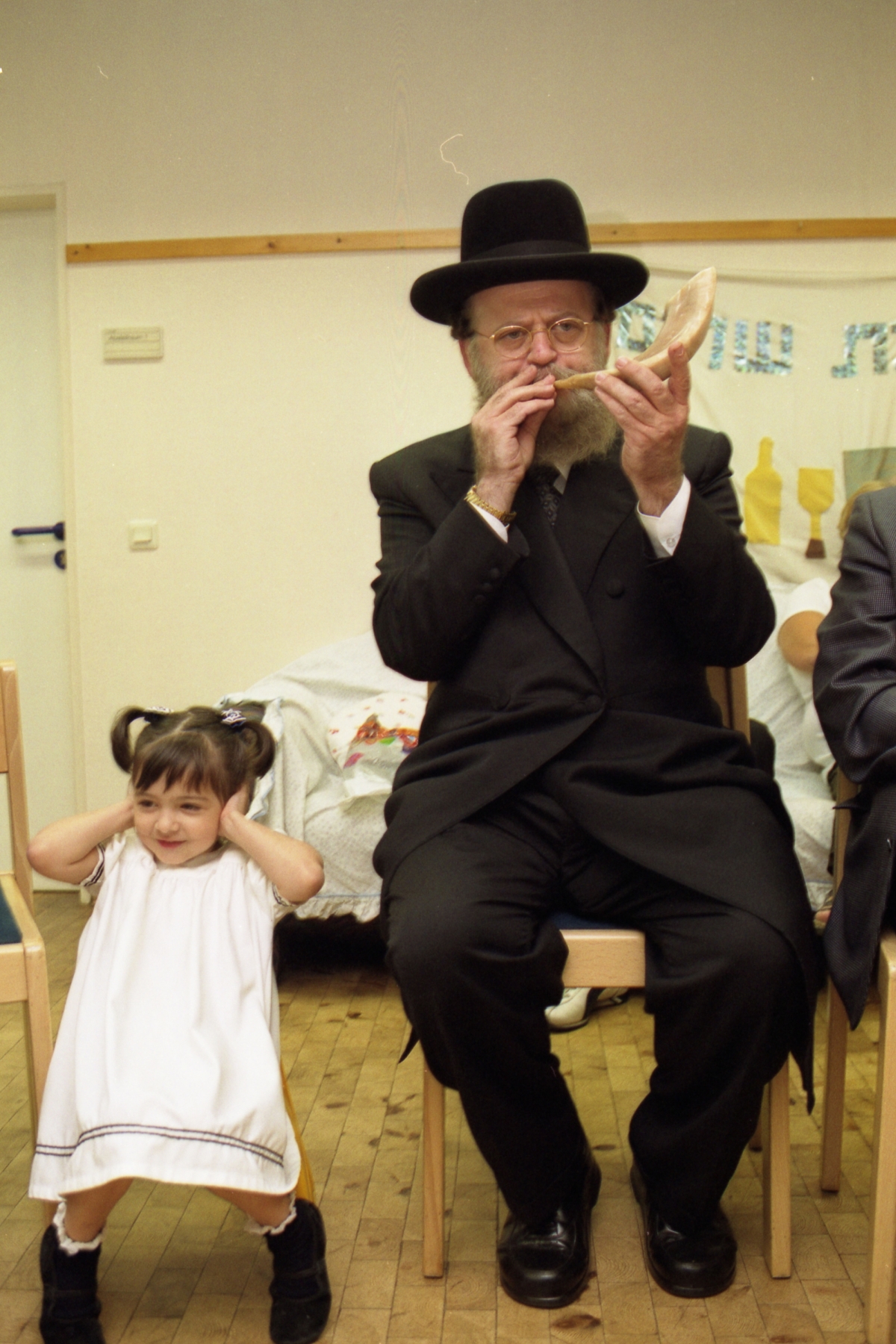 A kindergarten in Frankfurt am Main celebrates with a rabbi the Jewish New Year celebration Rosh Hashanah. Photo by Rafael Herlich.