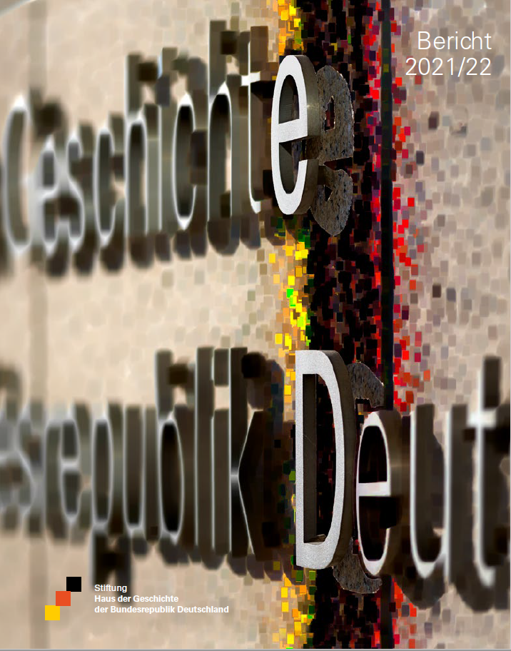 Cover Tätigkeitsbericht 2021-2022