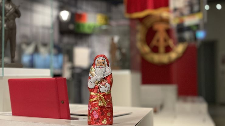 Foto von Schokoladen-Nikolaus in Ausstellung