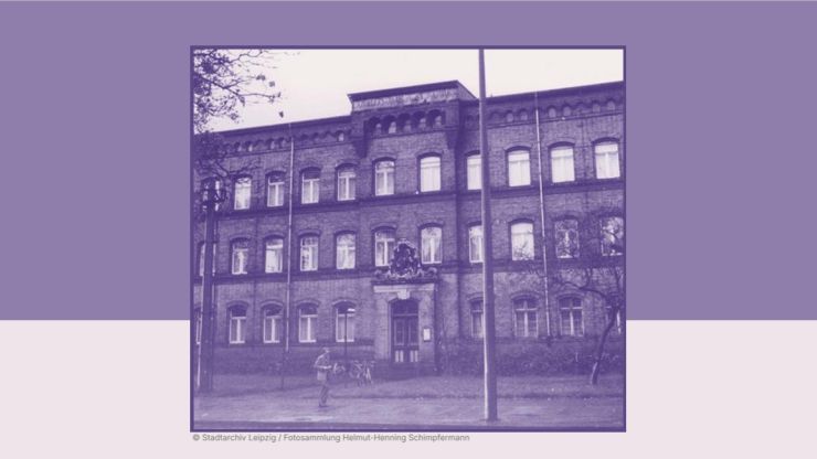 Historisches Foto eines großen Ziegelbaus