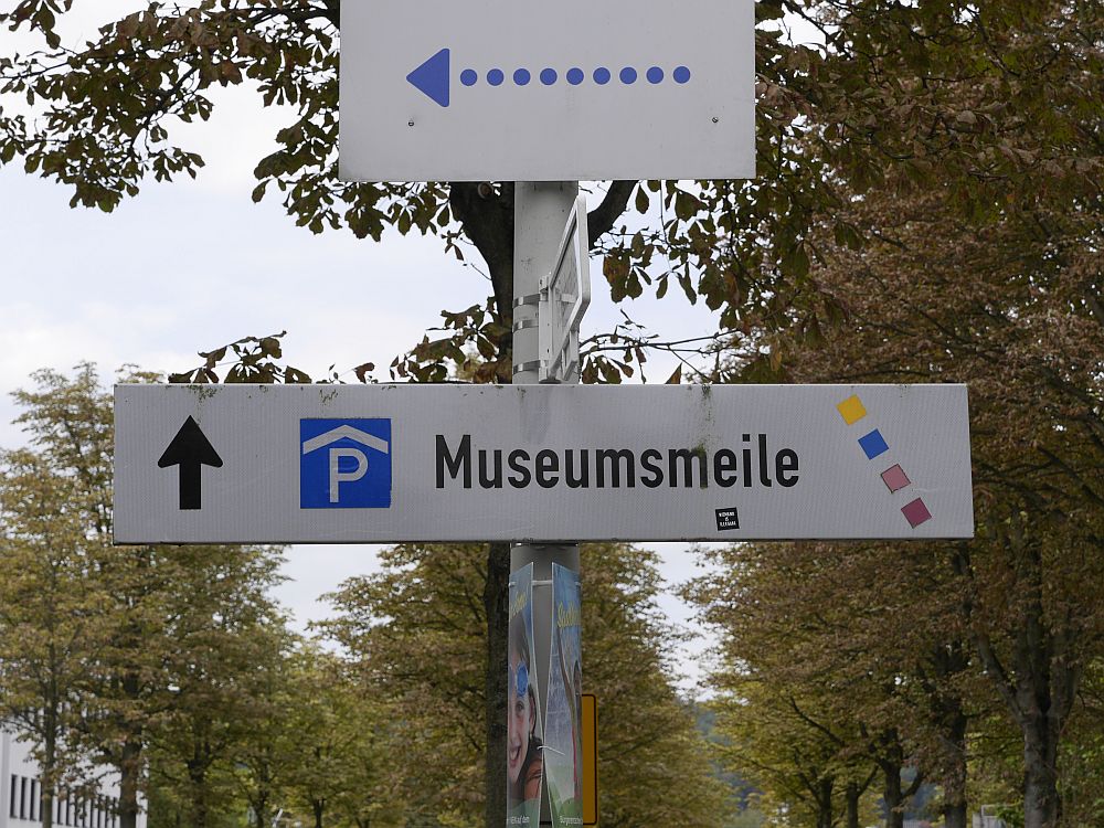Schild für Park-Haus beim Haus der Geschichte Bonn