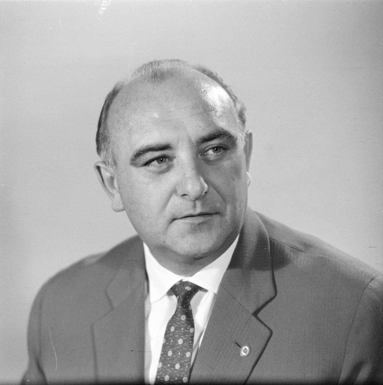 Porträtfoto des DDR-Politikers Erich Apel, 1963.
