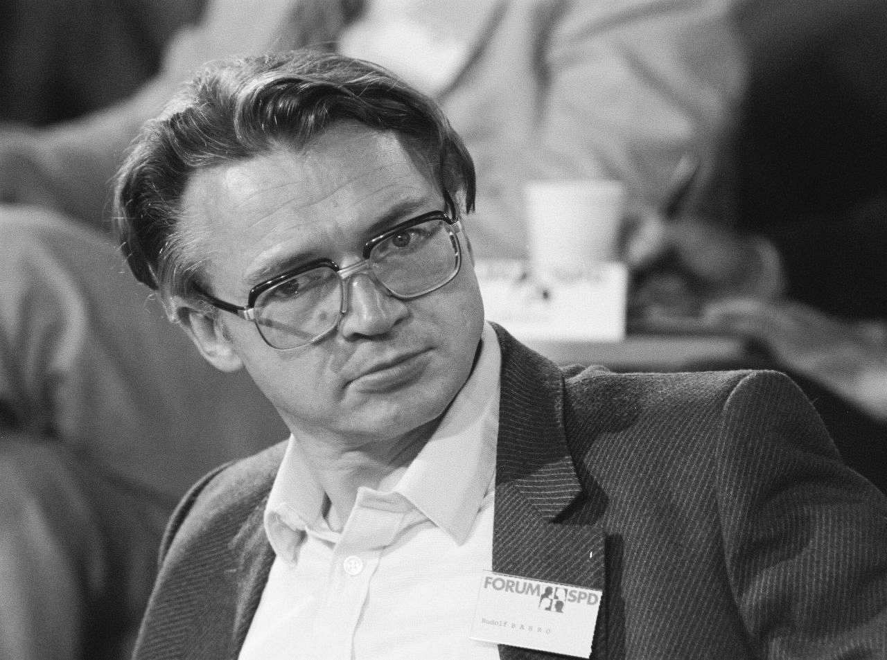 Rudolf Bahro, ehemaliger DDR-Sozialwissenschaftler und Mitglied der Grünen bei einer Diskussionsveranstaltung 