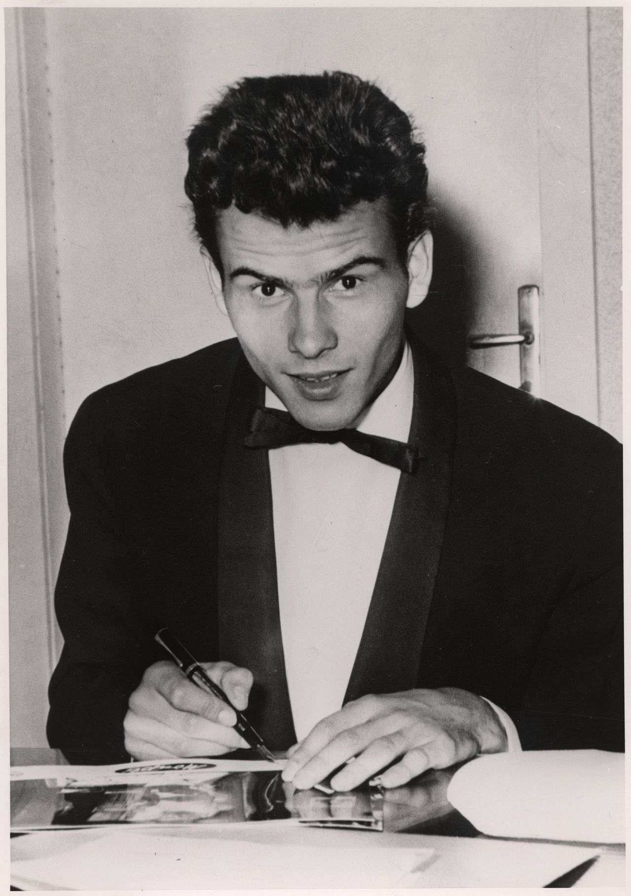 Horst Buchholz zur Autogrammstunde in Wien, 1957.