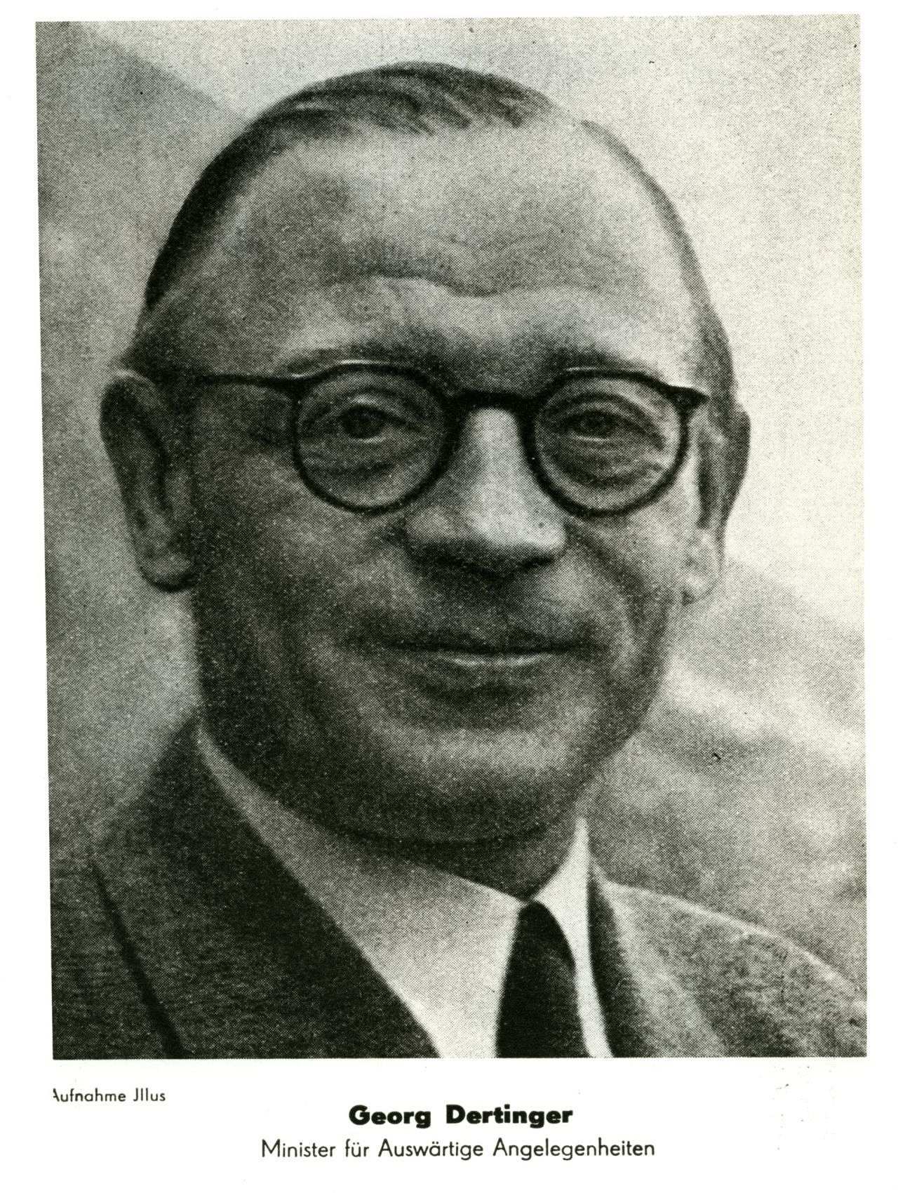 Porträtfoto von Georg Dertinger (Minister für Auswärtige Angelegenheiten der DDR), 1949.